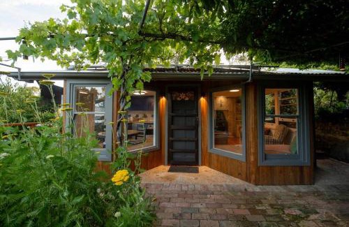 Mylor House | Delphi, Adelaide Hills Garden BnB