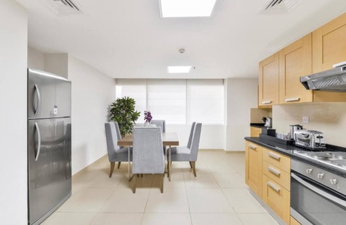 Trade Center Apartment | Deluxe 1 Bedroom w/Infinity Pool Near DWTC