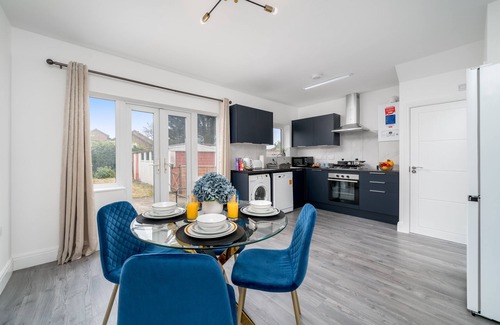 Queensbury House | Deluxe 3bed W/parking By Oceana Apartments® Near Wembley 35% OFF Monthly Stays