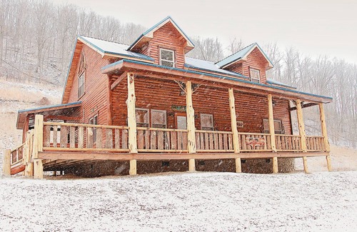 Pecks Mill Cabin | Deluxe 4-Bedroom Log Cabin