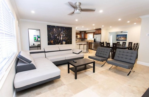 Dania Beach House | Deluxe 5BR/3BA Home near Beach & Casino Heat Pool