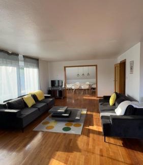 Oetinghausen Apartment | Deluxe 7 queen sized bedroom Apartment in Herford Hiddenhausen