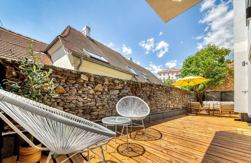 Krems an der Donau Apartment | Deluxe Apartment with Terrace and Parking in the historic city centre of Krems an der Donau