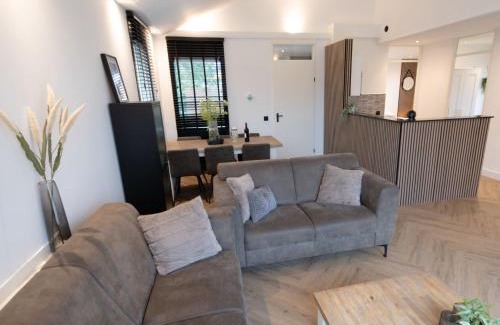 Zevenhuizen House | Deluxe Canal-Side Stay