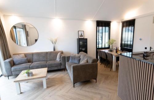 Zevenhuizen House | Deluxe Canal-Side Stay
