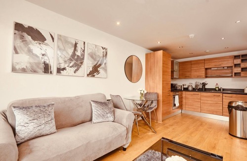 Leeds Apartment | Deluxe City Apt, Beautiful River View,Free Parking