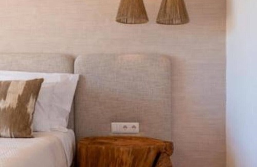 Estremoz Bed & Breakfast | Deluxe Double or Twin Room with Pool View