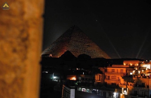 Al Manial Apartment | Deluxe Double or Twin Room Window Pyramids View