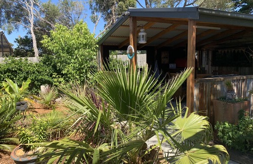 Tootgarook House | Deluxe house with spa and man cave