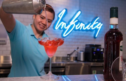 Al Khan Apartment | Deluxe King or Twin Near Sharjah Expo Center