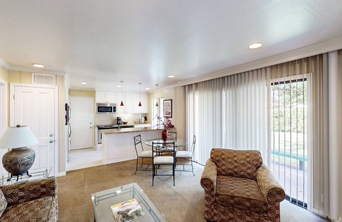 Napa Condo | Deluxe Napa Getaway - Walk to Pool & Shops