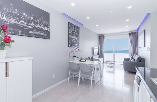 Vinh Hai Apartment | Deluxe Panoramic Ocean & City View Apartment (2424)