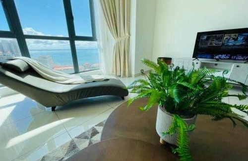 Seri Tanjung Pinang Apartment | Deluxe Seaview Suite Tripe Bed with bath tub 25