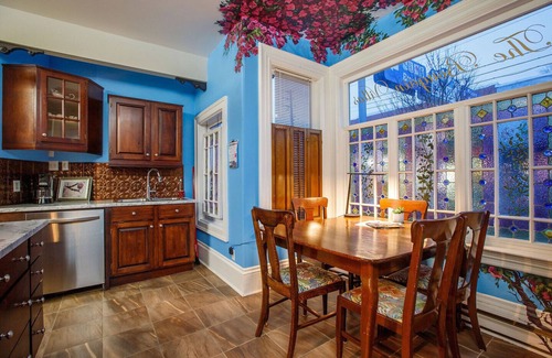 Queens Apartment | Deluxe suite, double whirlpool bath, 4 poster queen bed