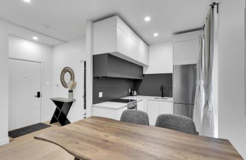 Southwest Apartment | Deluxe Suites Downtown Montreal