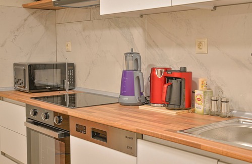 Bakırkoy Apartment | Deluxe Two Bedroom Apartment with Garden