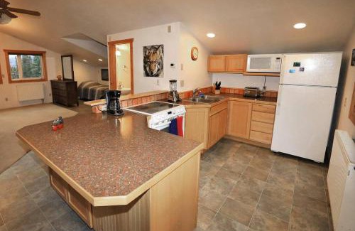 Healy House | Denali King Suite with Amazing Views