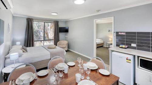 Deniliquin Hotel | Deni Golf Resort