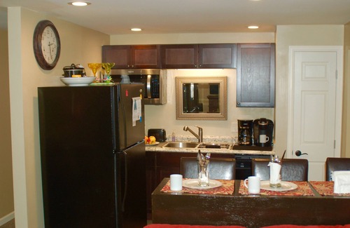 Southeast House | Denver Blue Bear Den: Private 3 Bedroom DTC Apartment & New Cedar Spa Room!