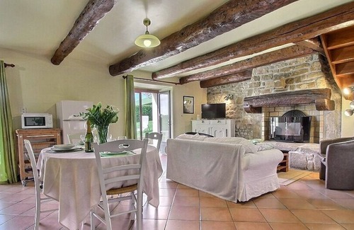 Locoal-Mendon House | Des Puits - LOCOAL-MENDON