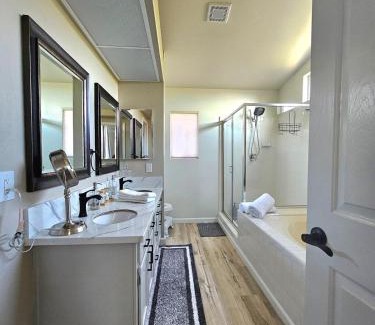 Wildomar House | Desert Escape Home with 3BD 3BA with Pool and Jacuzzi