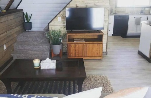 Delta Cabin | Desert Lake Cottage: Lake fun and desert adventuring
