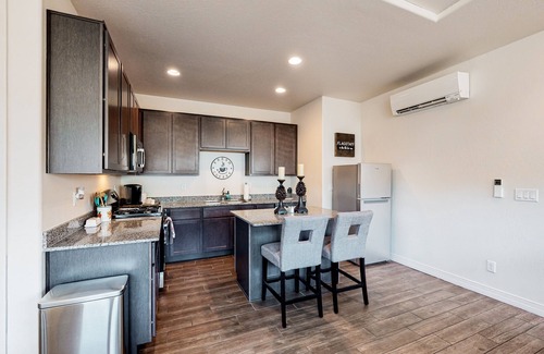 Flagstaff Apartment | Desert studio with mountain views, full kitchen, and modern decorations