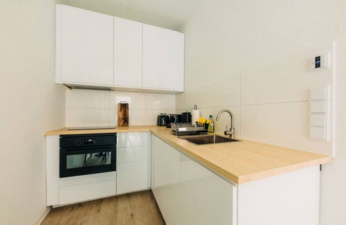 Friedrichstadt Apartment | Design Apartment | Urban | Art | High-Speed WiFi