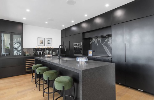 Buena Vista House | Design District Luxurious Stay, Exclusive Pool, Billiards, Backyard & Grill