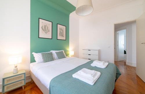 Pena Apartment | Desterro 2 - Historical four-bedroom apartment