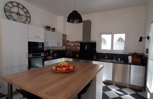 Gonfaron House | Detached house in village with garden and swimming pool
