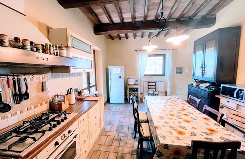 Loreto Villa | Detached villa - sleeps 10 - pool - pergola - playground for children - wifi