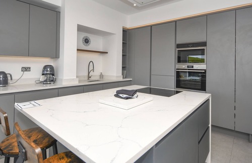 Amble House | Dexters Den - Stunning large 3 bedroom cottage with sea views