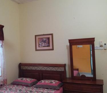 Kampung Bolok House | Dhia Irdina Homestay