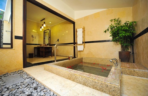 Nha Trang Hotel | Diamond Bay Resort and Spa