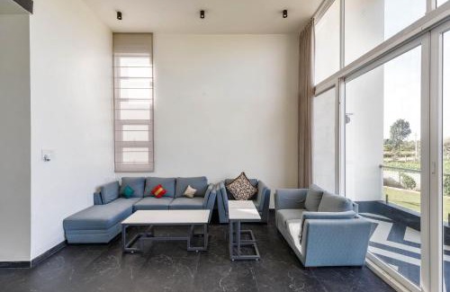 Doddaballapur Villa | Diamond Blue Pool Villa Private Pool Veg Food