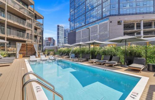 Downtown Nashville Apartment | Diamonds Are Forever Bridal Condo in Downtown Nash Walk to Broadway, Heated Pool, Gym, Parking