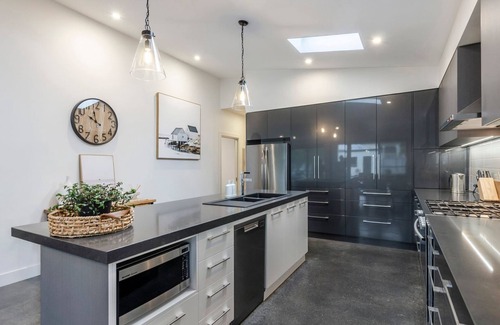 Warrnambool House | Diana's Place - Centrally located