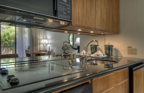 Palo Alto Hotel | Dinah's Garden Hotel