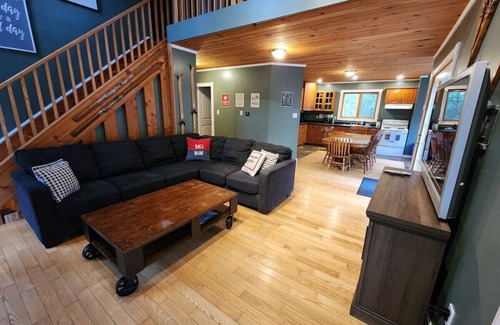 Eagle Lake Ski Chalet | "Dingle Run Lodge" at Sir Sam's (hot tub/sauna)