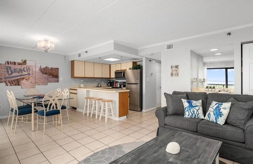 Midtown Ocean City Condo | Direct Bay Front Condo with 2 Bedrooms, Outdoor Pool, and 2 Parking Spaces!