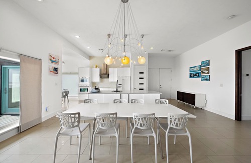 Freeport House | Direct beachfront 4 bedroom home with endless open concept ocean views