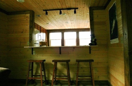 Funny River Cabin | DISCOUNT for monthly rentals Sept.-May! Great fishing nearby Borders Refuge!