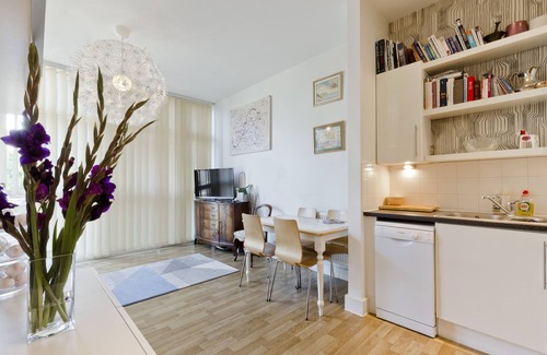 Vincent Square Apartment | Discover Riverside Comfort at Tate Britain: Stylish 1-Bed Apartment (Sleeps 4)