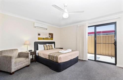 Blackwater Hotel | Discovery Parks - Blackwater Central Motel