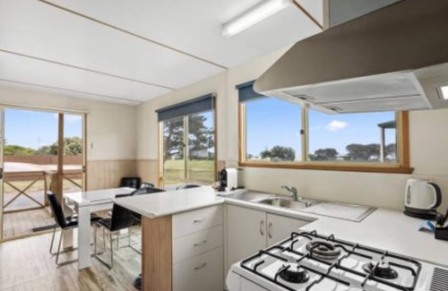 East Devonport Cabin | Discovery Parks - Devonport