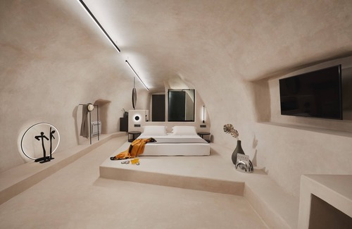Imerovigli Hotel | Divine Cave Experience