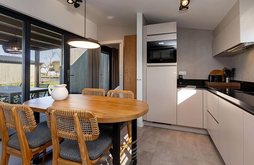 Delfstrahuizen House | Docklodge Stay by the Water