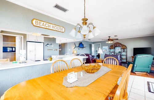 Indian Bay House | Dog-Friendly Bayfront Getaway w/Two Kitchens, Free WiFi, & a Great Location!