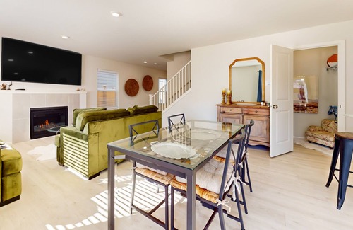 Sultan House | Dog-friendly bohemian home with enclosed yard, fireplace, & basketball court